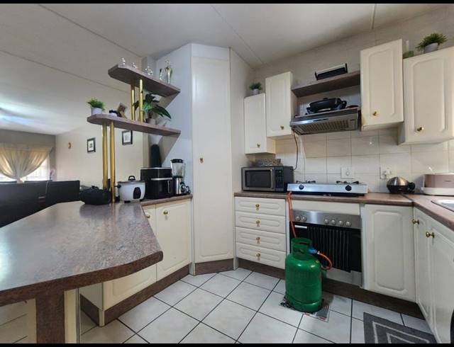 2 BEDROOM TOWNHOUSE FOR SALE IN NEW REDRUTH